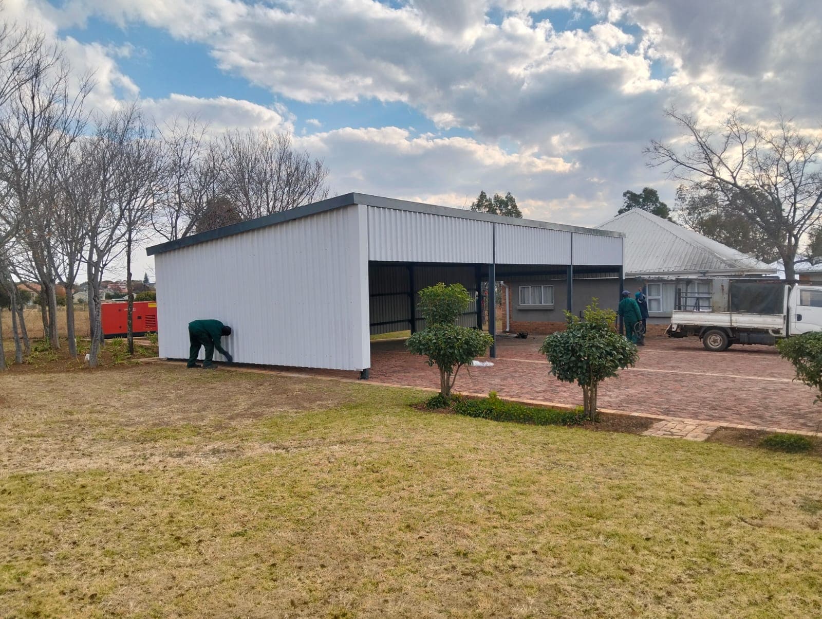Erected steel bays prepared for snag closeout and final inspection